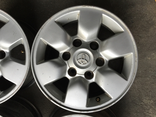 ล้อโตโยต้า ขอบ15 ไม่แตกไม่ซ่อม สีไม่สวยขายตามสภาพ โทร0879050181.ส่งได้ ล้อโตโยต้า ขอบ15 ไม่แตกไม่ซ่อม สีไม่สวยขายตามสภาพ โทร0879050181.ส่งได้