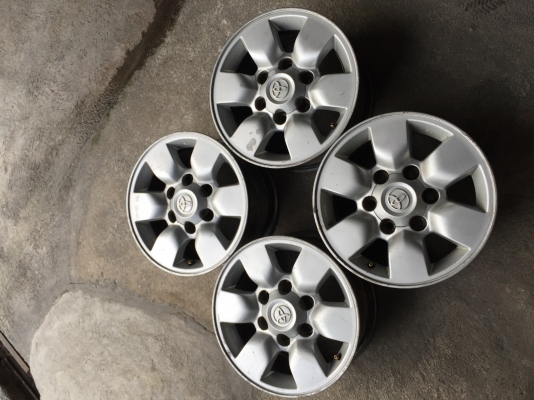 ล้อโตโยต้า ขอบ15 ไม่แตกไม่ซ่อม สีไม่สวยขายตามสภาพ โทร0879050181.ส่งได้ ล้อโตโยต้า ขอบ15 ไม่แตกไม่ซ่อม สีไม่สวยขายตามสภาพ โทร0879050181.ส่งได้