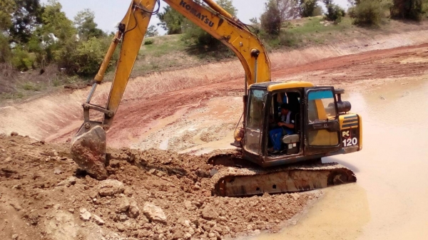 ขายรถขุดแบ็คโคPC120-6KOMATSU สภาพพร้อมใช้งาน ไฟฟ้าตัด เอกสารเล่มทะเบียน ขายรถขุดแบ็คโคPC120-6KOMATSU สภาพพร้อมใช้งาน ไฟฟ้าตัด เอกสารเล่มทะเบียน