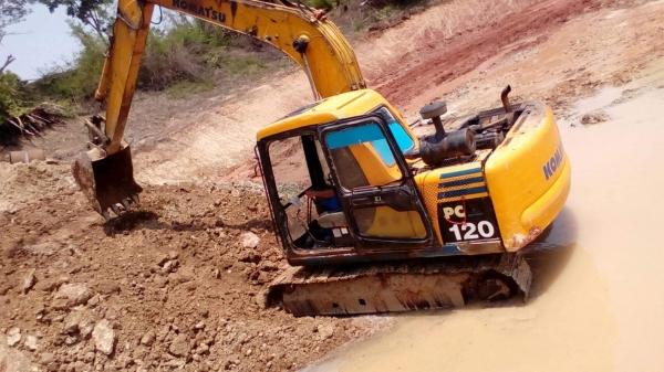 ขายรถขุดแบ็คโคPC120-6KOMATSU สภาพพร้อมใช้งาน ไฟฟ้าตัด เอกสารเล่มทะเบียน ขายรถขุดแบ็คโคPC120-6KOMATSU สภาพพร้อมใช้งาน ไฟฟ้าตัด เอกสารเล่มทะเบียน