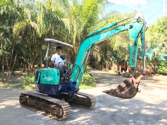 ขายแบคโฮSUMITOMO SH35JX(ลายหัวแย๊ก)พิมพ์นิยมเก่านอก100\%(ปั้มนิ้ว)(คอนโทลน้ำมัน)แน่นๆ เดิมจากญี่ปุ่น ทำงานสมบูรณ์ทุกระบบ รับรองไม่ผิดหวัง 285,000 เท่านั้น!!