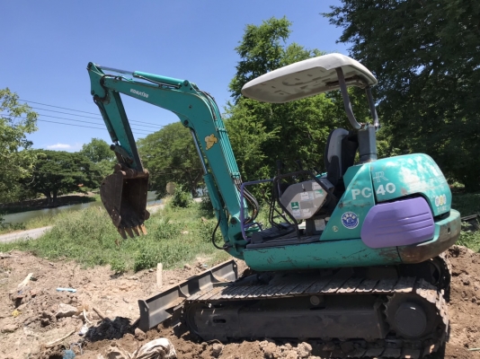 รถแบคโฮ KOMATSU