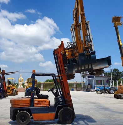 ขายด่วนรถยกTOYOTA5FG35ยก3.5ตันเสาสูง3เมตรงาสไลน์ซ้ายขวายางตัน4เส้นรถนอกสวยๆนำเข้ายังไม่เคยใช้งานในเมืองไทยเลย