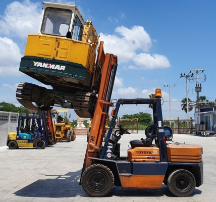 ขายด่วนรถยกTOYOTA5FG35ยก3.5ตันเสาสูง3เมตรงาสไลน์ซ้ายขวายางตัน4เส้นรถนอกสวยๆนำเข้ายังไม่เคยใช้งานในเมืองไทยเลย