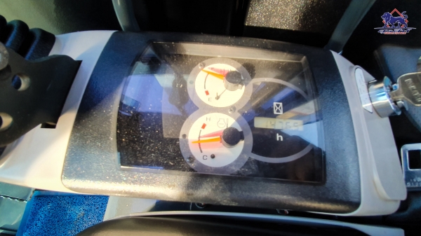 ขายดาวน์ KOMATSU PC30MR-3 ใช้งาน 1 พันชั่วโมง PM 2,500 ช.ม. สภาพนางฟ้า ขายดาวน์ KOMATSU PC30MR-3 ใช้งาน 1 พันชั่วโมง PM 2,500 ช.ม. สภาพนางฟ้า