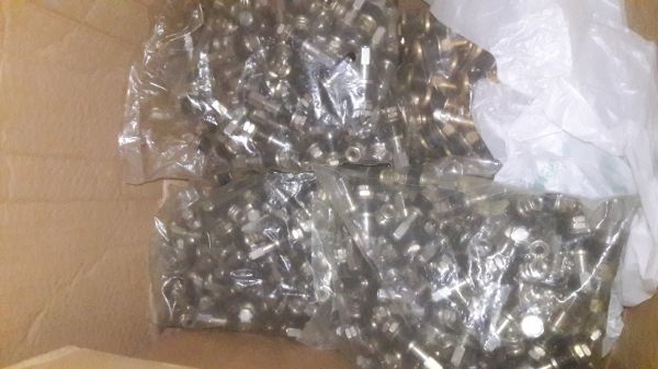 จุ๊บเลส Rays ล้อรถยนต์ 100 ตัว จุ๊บเลส Rays ล้อรถยนต์ 100 ตัว