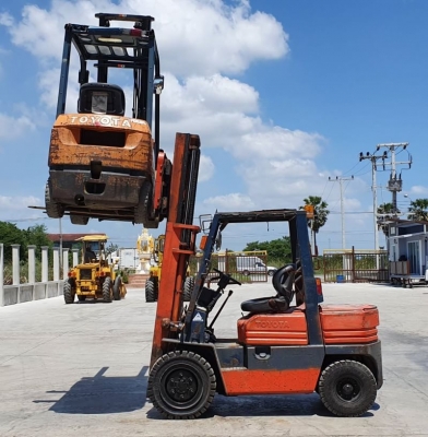 ขายด่วน175,000บาทรถยกTOYOTA5FG30ยก3ตันเสาสูง3เมตรยางตัน4เส้นรถนอกสวยๆนำเข้ายังไม่เคยใช้งานในเมืองไทยเลย