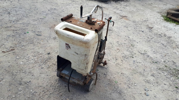 ขาย เครื่องตัดคอนกรีต เดินตาม TACOM เครื่อง ROBIN 8.5 แรง ใส่ใบตัดได้ถึง 16 นิ้ว พร้อมใช้งาน