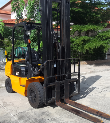 ฟอร์คลิฟท์ขนาด 2.5 ตันเสายกสูง 6 เมตรงาสไลน์ สนใจ 0813535948