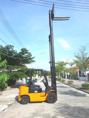 ฟอร์คลิฟท์ขนาด 2.5 ตันเสายกสูง 6 เมตรงาสไลน์ สนใจ 0813535948