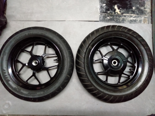 ขาย ล้อแม็กแท้ honda zoommer x ตัวใหม่ครับ