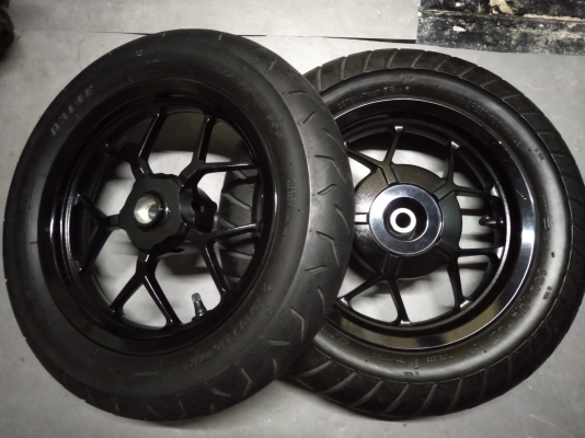 ขาย ล้อแม็กแท้ honda zoommer x ตัวใหม่ครับ
