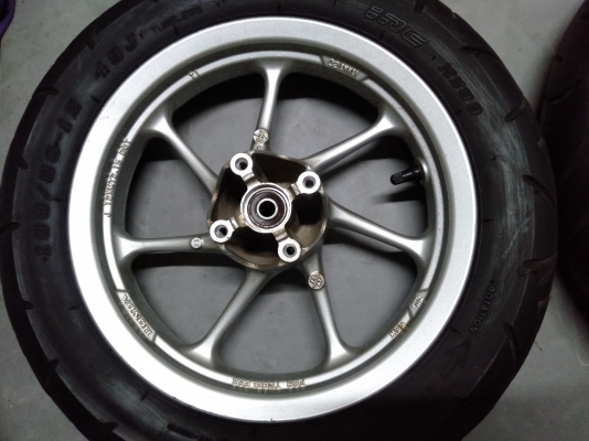 ขาย ล้อแม็กแท้ honda สกู๊ปปี้ 12 ตามในรูปครับ