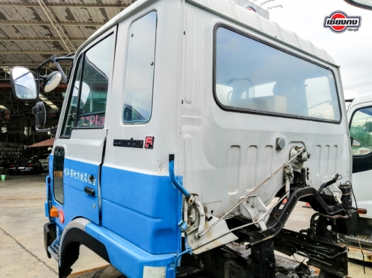 หัวเก๋ง Nissan Condor สีฟ้าขาว