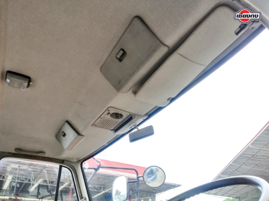 หัวเก๋ง Nissan Condor สีฟ้าขาว