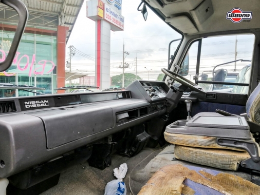 หัวเก๋ง Nissan Condor สีฟ้าขาว