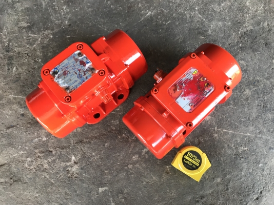 ( เหลือ 1ตัวครับ )ขายมอเตอร์สั่น-เขย่า OLI Vibrator Italy 0.18KW. 380V สภาพดีเดิมๆ หมุนนิ่ม สั่นแรงพร้อมใช้งาน มี 2ตัวครับ ราคาตัวละ 2,800 บาท ( เหลือ 1ตัวครับ )ขายมอเตอร์สั่น-เขย่า OLI Vibrator Italy 0.18KW. 380V สภาพดีเดิมๆ หมุนนิ่ม สั่นแรงพร้อมใช้งาน มี 2ตัวครับ ราคาตัวละ 2,800 บาท