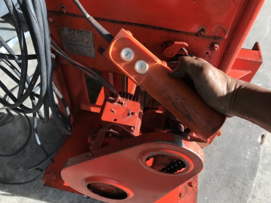 ขายแฮนลิฟท์ไฟฟ้า 220V ไฟบ้าน เสาสูง 2เมตร แบบ Stacker  Liftrer made in Japan รับน้ำหนัก 800Kg. สภาพสวย พร้อมใช้งาน อุปกรณ์ครบ ปรับงาได้