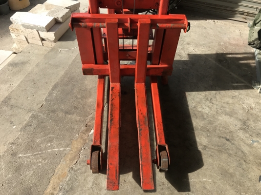 ขายแฮนลิฟท์ไฟฟ้า 220V ไฟบ้าน เสาสูง 2เมตร แบบ Stacker  Liftrer made in Japan รับน้ำหนัก 800Kg. สภาพสวย พร้อมใช้งาน อุปกรณ์ครบ ปรับงาได้