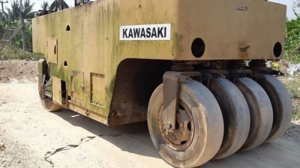 ขาย 225,000 รถบด 9 ล้อ KAWASAKI KR15B เอกสารเล่มทะเบียนภาษีเต็มไม่ขาด เครื่องดี ระบบดี พร้อมใช้งาน เล่มทะเบียน  รถอยู่  นครปฐม โทร 0610710295  สนใจ รายการสินค้า อื่นๆ ที่ เว็ปไชค์ Truck2Hand https://www.truck2hand.com/index.php?actions=content/search&amp;