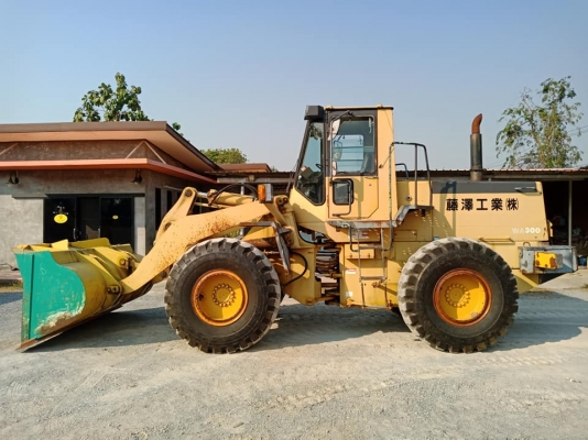 ขาย KOMATSU WA300-1 ซีเรียล 31,xxx นำเข้าจากญี่ปุ่น โทร&bull;090-986-2521 อ๊อบ
