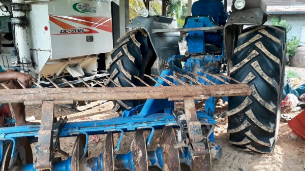 ขายด่วน FORD 77-T1 เอกสารเล่มทะเบียน รถสวยเดิมๆ อุปกรณ์ 3 ชิ้น มีใบดันหน้า,ผานพรวน 6,ผาน 3 สภาพดมากๆครับพร้อมใช้งานได้เลย ราคาต่อรองได้ครับ