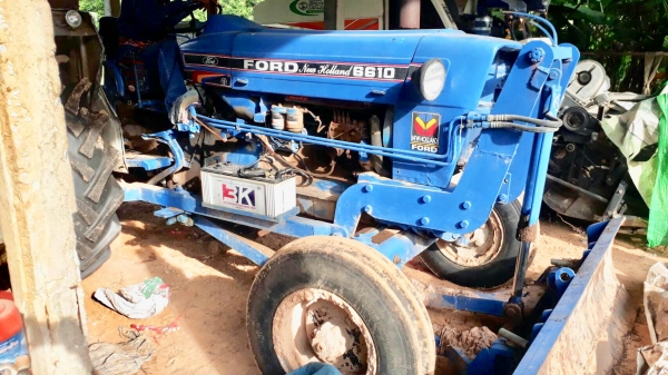 ขายด่วน FORD 77-T1 เอกสารเล่มทะเบียน รถสวยเดิมๆ อุปกรณ์ 3 ชิ้น มีใบดันหน้า,ผานพรวน 6,ผาน 3 สภาพดมากๆครับพร้อมใช้งานได้เลย ราคาต่อรองได้ครับ