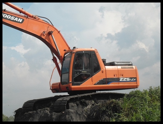 แมคโคร Doosan 225  สภาพดีสวยๆ