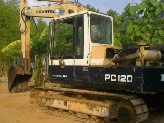 KOMATSU PC 120-3 รถสภาพดีสุดๆพร้อมใช้งานครับ เครื่องดีเดิมๆปั๊มเดิมแห้งดีไม่เยิ้มทำงานเร็วดี ภายในเก๋งคอนโทรลยาว บังคับง่ายใช้งานสะดวก ช่วงล่างเอวแน่นดี โรลเลอร์โซ่บูทใบแทรกหนาดีประมาณ 70\% พร้อมใช้งาน เอกสารสัญญาซื้อขาย ราคาต่อรองได้ครับ