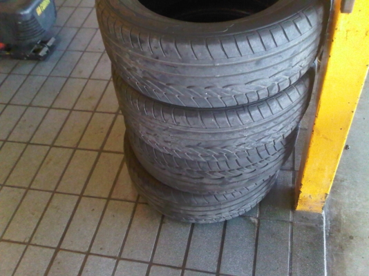 ขายยาง ดันรอป 205 55 16 ปี11 ดอกเต็มครับไม่กินสวยมากขายถูกๆ