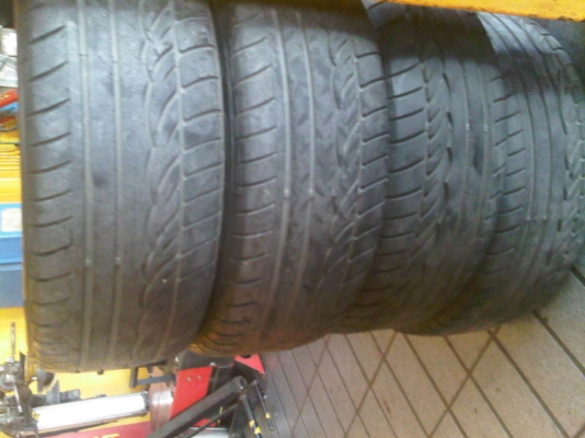 ขายยาง ดันรอป 205 55 16 ปี11 ดอกเต็มครับไม่กินสวยมากขายถูกๆ