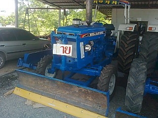 ขายรถไถ FORD 6610 เพลาเดี่ยวรุ่นกรองใหญ่ เล่มทะเบียน 7 จาน ใบมีดดันหน้ายี่ห้อ CMT ทั้งหมด ราคา 420000