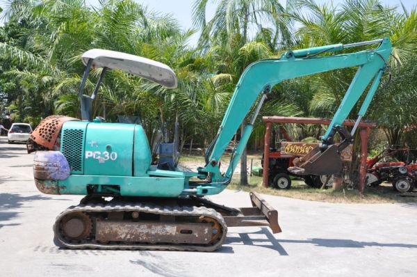 ขายแบคโฮKOMATSU PC30-7 พิมพ์นิยม สภาพสวยเดิม ขายถูก290,000เท่านั้น