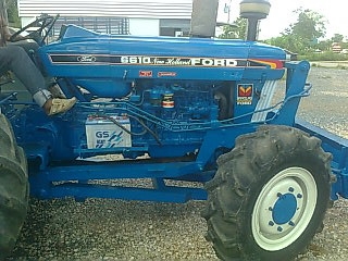 ขายรถไถ FORD 6610 2 เพลาดุมเรียบ เอกสารเล่มทะเบียน 7 จาน ใบมีดดันหน้า ราคา 630000