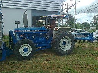 ขายรถไถ FORD 6610 2 เพลาดุมเรียบ เอกสารเล่มทะเบียน 7 จาน ใบมีดดันหน้า ราคา 630000