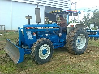 ขายรถไถ FORD 6610 2 เพลาดุมเรียบ เอกสารเล่มทะเบียน 7 จาน ใบมีดดันหน้า ราคา 630000