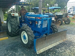 ขายรถไถ FORD 6610 2 เพลาดุมเรียบ เอกสารเล่มทะเบียน 7 จาน ใบมีดดันหน้า ราคา 630000
