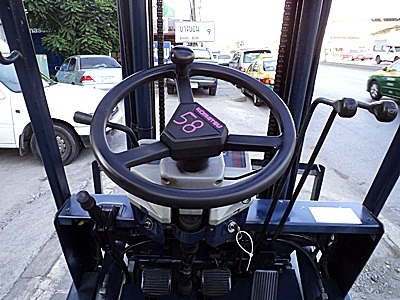 ขายรถยกโคมัสสึ 1 ตัน รุ่น15 เครื่องเบนซิน เกียร์ออโต้  กระบอกคุ่ เสาสูง 3 เมตร  ยางตันใหม่ 4 ล้อ พวงมาลัยเพาเว่อร์  สีเดิมจากนอก นำเข้าจากญี่ปุ่น ใช้งานได้ทันที