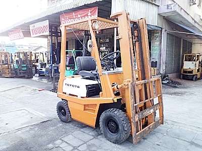 ขายรถยกโตโยต้า 1 ตัน เครื่องดีเซล กระบอกคู่ เสาสูง 3 เมตร สีเดิมจากนอก พวงมาลัยเพาเว่อร์ นำเข้าจากญี่ปุ่น ใช้งานได้ทันที ขายรถยกโตโยต้า 1 ตัน เครื่องดีเซล กระบอกคู่ เสาสูง 3 เมตร สีเดิมจากนอก พวงมาลัยเพาเว่อร์ นำเข้าจากญี่ปุ่น ใช้งานได้ทันที