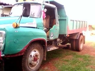 ISUZU TX 145 HP 6BB1 รถหัวยาวหกล้อดั๊มพ์ เครื่องแน่นแรงดีมากครับใช้งานดีคล่องดี หัวเก๋งไม่ผุภายในคอนโซลครบ พวงมาลัยเพาเวอร์ กระบะดั๊มพ์เหล็ก 6 ตันความยาว 3.80 เมตรสภาพสวย ช่วงล่างคัชซีไม่มีบวม ยาง 9.00 ขอบ 16 เอกสารเล่มทะเบียน ราคาต่อรองได้ครับ