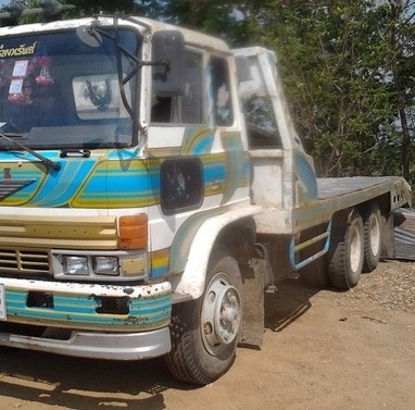 HINO KT 920 - 168 HP EH700 รถหางปลาสิบล้อเพลาเดียว ท้ายลาดเหล็กอย่างดีใช้ลาก PC 120 ได้เลยไม่มีปัญหาครับ หัวเก๋ง F17 สวยเต็มดีภายในคอนโซลครบพร้อม พวงมาลัยเพาเวอร์ ช่วงล่างแน่นคัชซีสวยไม่มีบวม ยางสภาพดีพร้อมลากพร้อมบรรทุก เอกสารทะเบียนภาษีครบพร้อมโอน ราคาต