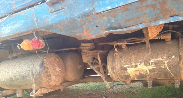 HINO KR 320 - 185 HP HO7C หกล้อติดเครน KATO 3 ตัน 3 ปลอกยืด กระบะเหล็กคาร์โก้ความยาว 5.5 เมตร เครื่องแน่นแรงดี ภายในเก๋งคอนโซลอยู่ครบพร้อม ช่วงล่างใหญ่คัชซีสวยไม่มีบวม ยาง 9.00 ขอบ 20 พร้อมใช้งาน เอกสารทะเบียนภาษีครบไม่มีขาดพร้อมโอน ราคาต่อรองได้ครับ