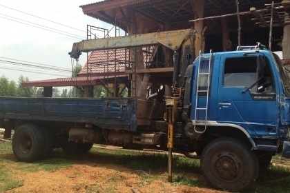 HINO KR 320 - 185 HP HO7C หกล้อติดเครน KATO 3 ตัน 3 ปลอกยืด กระบะเหล็กคาร์โก้ความยาว 5.5 เมตร เครื่องแน่นแรงดี ภายในเก๋งคอนโซลอยู่ครบพร้อม ช่วงล่างใหญ่คัชซีสวยไม่มีบวม ยาง 9.00 ขอบ 20 พร้อมใช้งาน เอกสารทะเบียนภาษีครบไม่มีขาดพร้อมโอน ราคาต่อรองได้ครับ