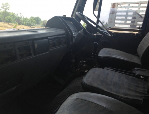 HINO KR 320 - 185 HP HO7C หกล้อติดเครน KATO 3 ตัน 3 ปลอกยืด กระบะเหล็กคาร์โก้ความยาว 5.5 เมตร เครื่องแน่นแรงดี ภายในเก๋งคอนโซลอยู่ครบพร้อม ช่วงล่างใหญ่คัชซีสวยไม่มีบวม ยาง 9.00 ขอบ 20 พร้อมใช้งาน เอกสารทะเบียนภาษีครบไม่มีขาดพร้อมโอน ราคาต่อรองได้ครับ