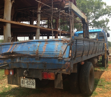 HINO KR 320 - 185 HP HO7C หกล้อติดเครน KATO 3 ตัน 3 ปลอกยืด กระบะเหล็กคาร์โก้ความยาว 5.5 เมตร เครื่องแน่นแรงดี ภายในเก๋งคอนโซลอยู่ครบพร้อม ช่วงล่างใหญ่คัชซีสวยไม่มีบวม ยาง 9.00 ขอบ 20 พร้อมใช้งาน เอกสารทะเบียนภาษีครบไม่มีขาดพร้อมโอน ราคาต่อรองได้ครับ