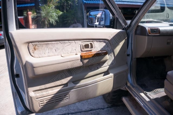 นาทีทอง***รถนิสสันฟรอนเทียร์ 105 แรงม้า ขับเคลื่อน 2 เพลา 4x4 ZD30T ติดกระบะดั๊มไฟฟ้า