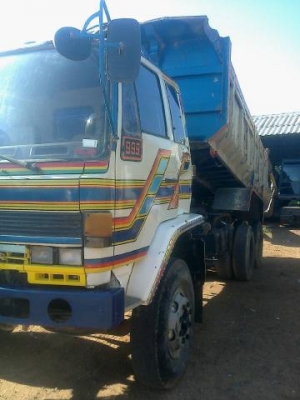 ขายรถสิบล้อดัั๊มพ์ Isuzu 240 หัวขาว 2 เพลา ด.ท้องเรือ เข้าแนนซ์ได้ 800,000-850,000 ยาง 70\% ทะเบียนพร้อม
