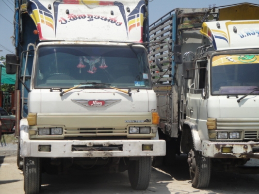HINO KT925 เครื่อง170 EH 700ยาว6เมตรคอกไม้ขายตามสภาพ ราคาต่อรองได้จ้ะ มีสองคัน