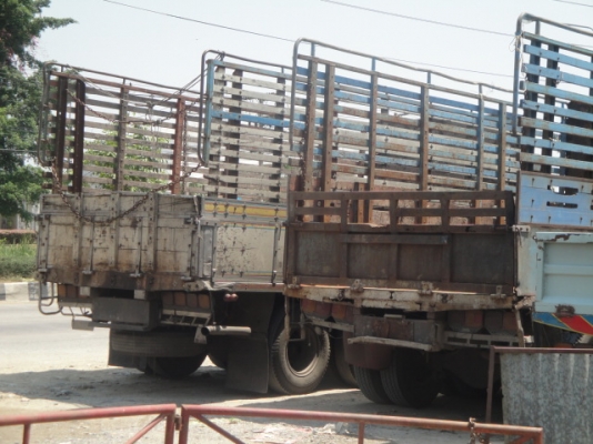 HINO KT925 เครื่อง170 EH 700ยาว6เมตรคอกไม้ขายตามสภาพ ราคาต่อรองได้จ้ะ มีสองคัน