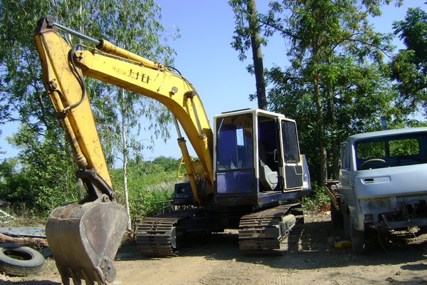 รถแบคโฮ PC 100-5 คอนโทรลสั้น